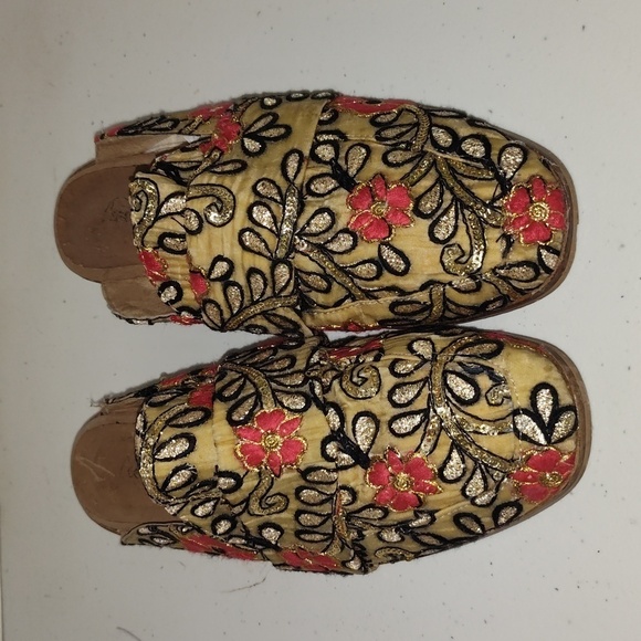 Free People gold and red Embroidered Mules size 38 - Picture 2 of 12